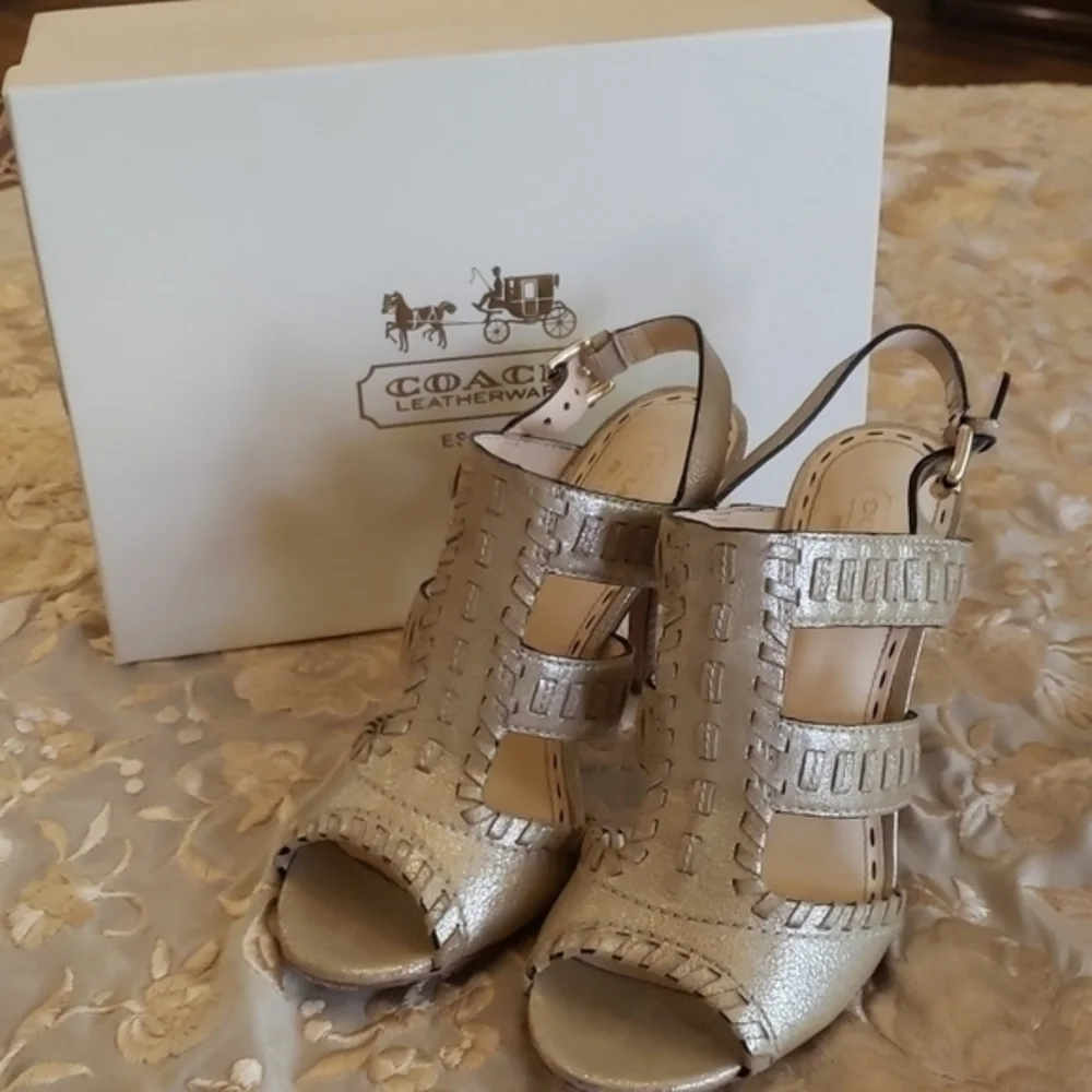 COACH‎ Kareena Light Gold  Size 6B High Heels